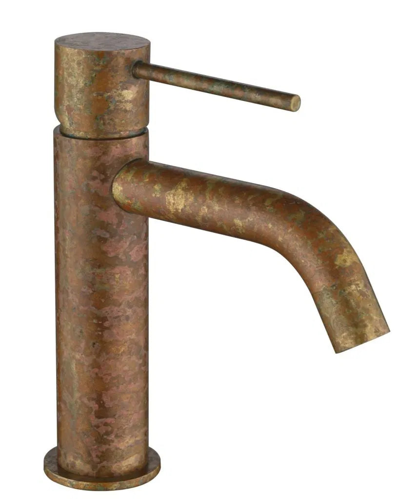 543A4029--scaled-e1710884158816-812x1024 3(Living Brass)