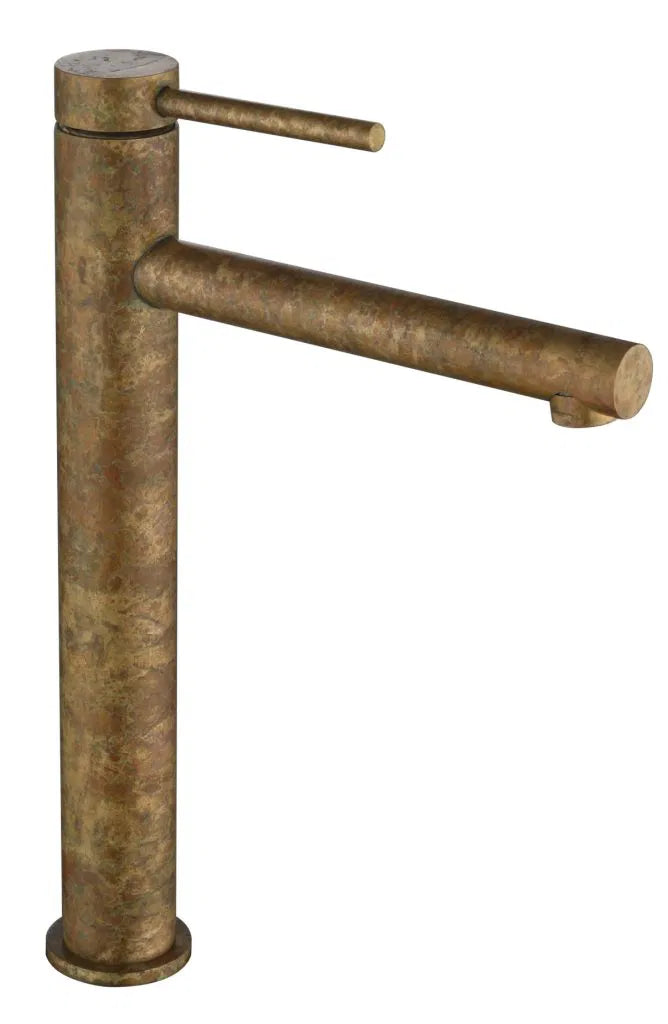 543A4316--scaled-e1710975332576-668x1024 3 (Living Brass)