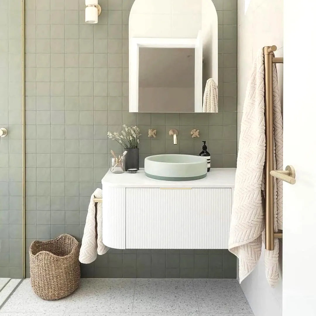 Bondi 900mm Satin White Fluted Wall Hung Curve Vanity